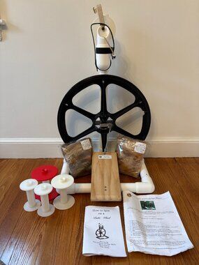 Babe's Fiber Garden White Single Treadle Starter Spinning Wheel Bundle